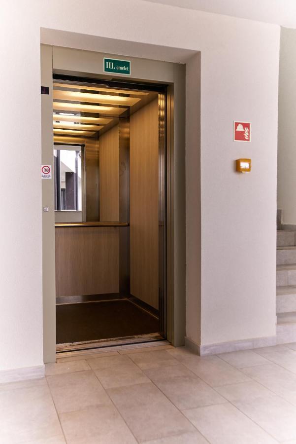 Starlight Bronze Szeged- Exclusive Apartment Exterior photo