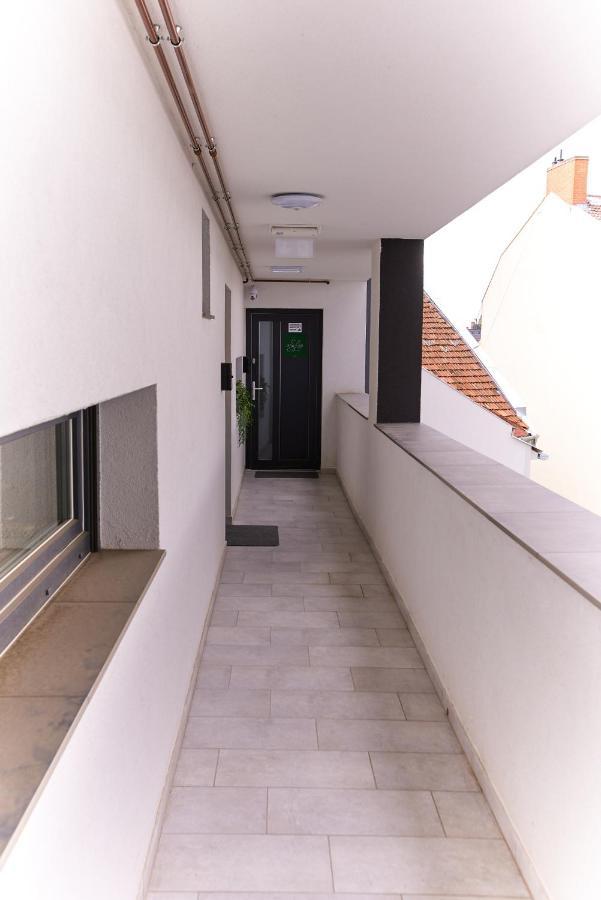 Starlight Bronze Szeged- Exclusive Apartment Exterior photo